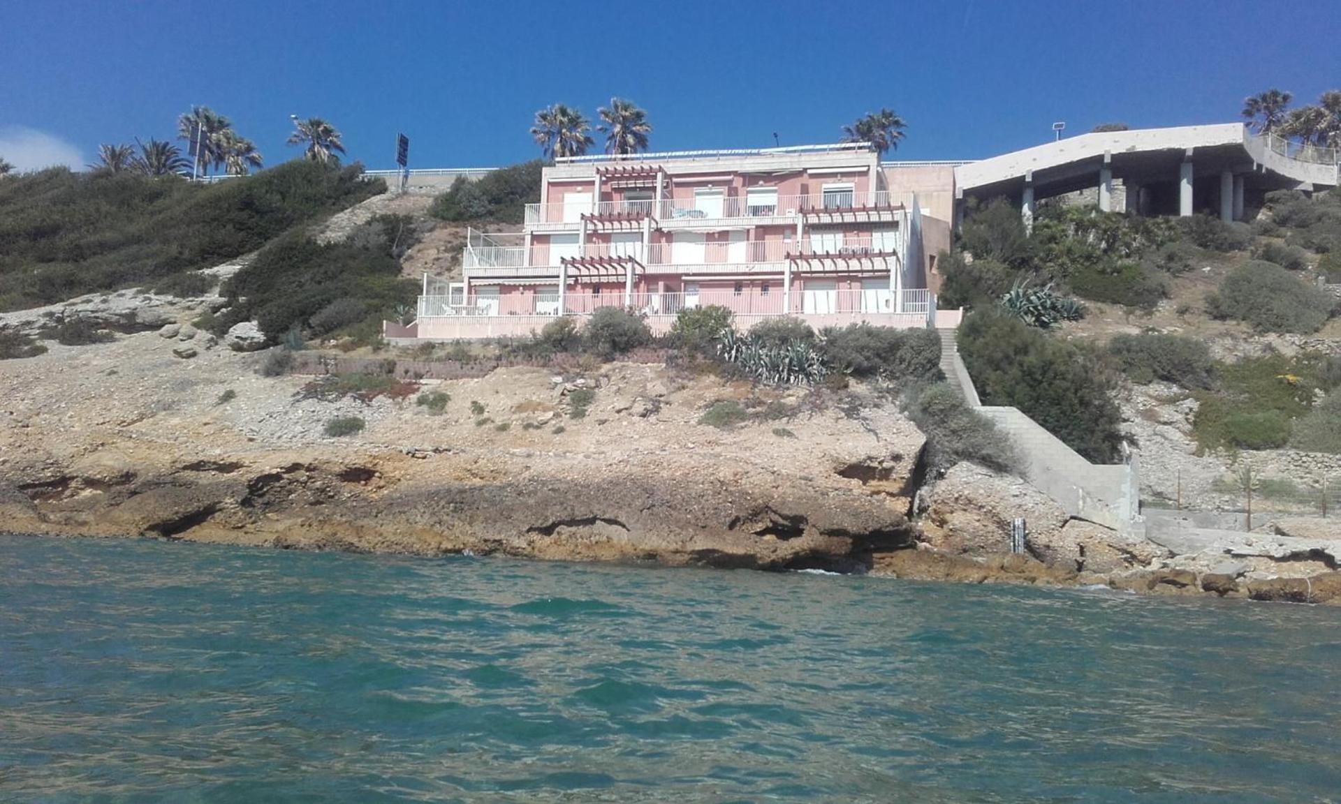 Les Pieds Dans L'eau Apartment *